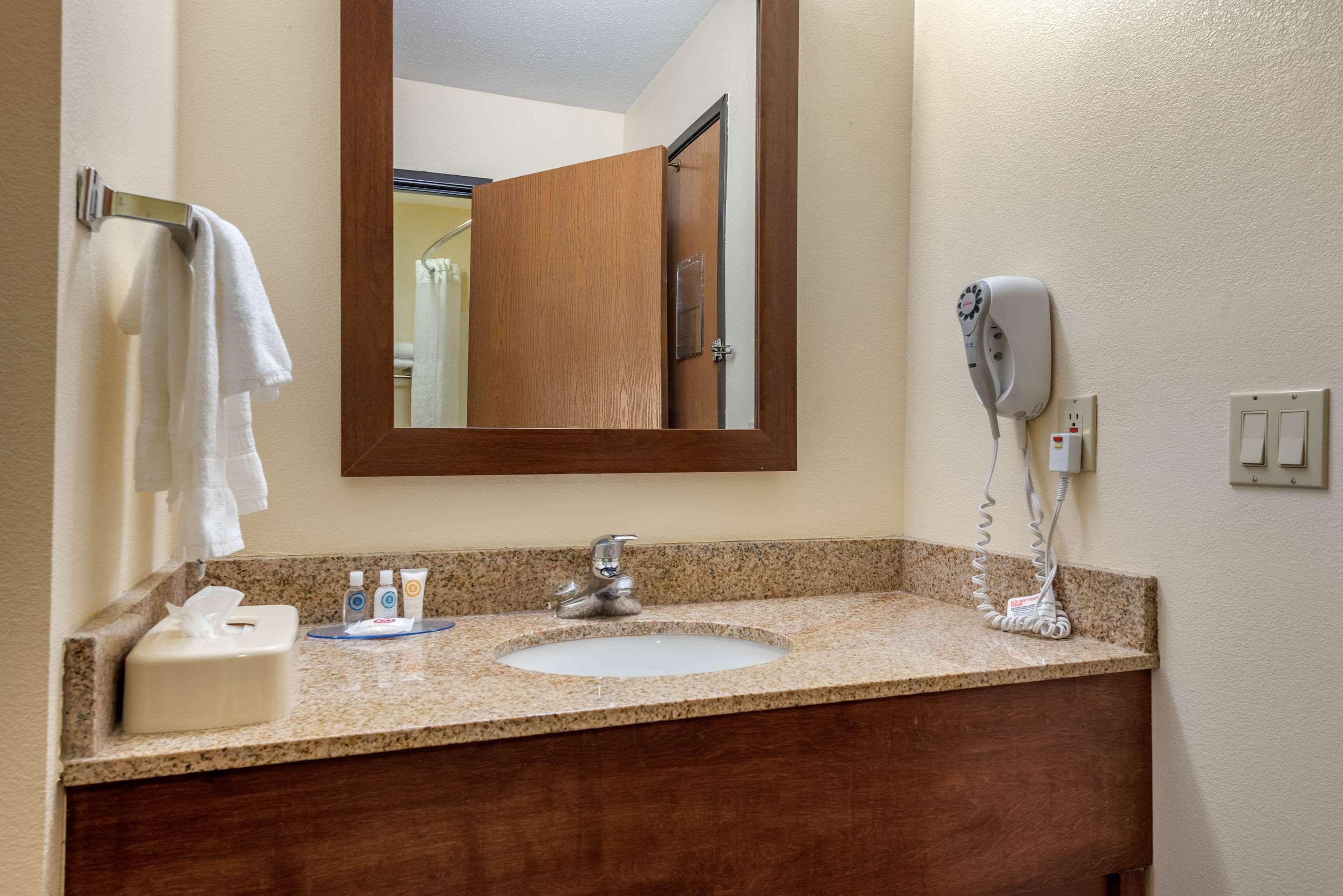 Comfort Inn Warren I-69 Eksteriør billede